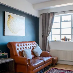 beautifully-decorated-1-bedroom-flat-by-spitalfields-london.brighton-hotels-england.com/